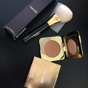 TF bronzer brush 05 and small bronzing powder